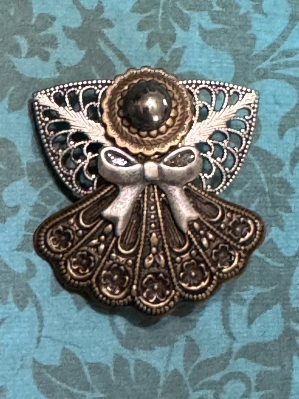 DAINTY ANGEL BROOCH PIN